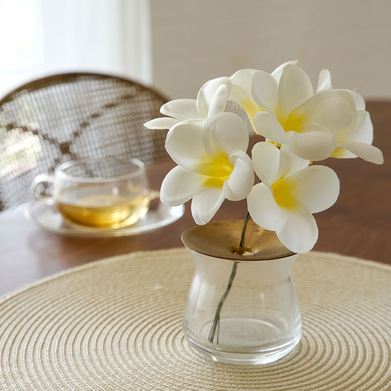 他のアートフラワーやフェイクグリーンを組み合わせてもおしゃれ