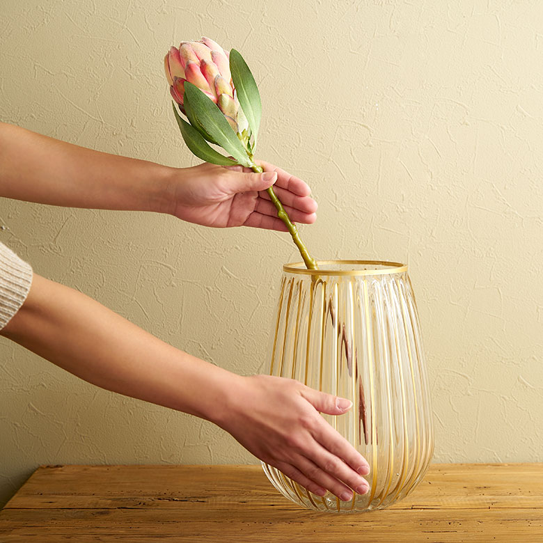 1本飾れば、いつものお部屋もリゾートな空間へと変わります