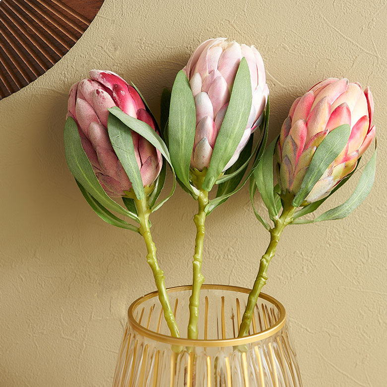 他のアートフラワーやフェイクグリーンを組み合わせてもおしゃれ