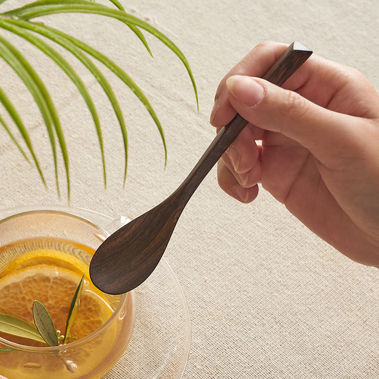 三角型で弓なりにカーブがかかった柄