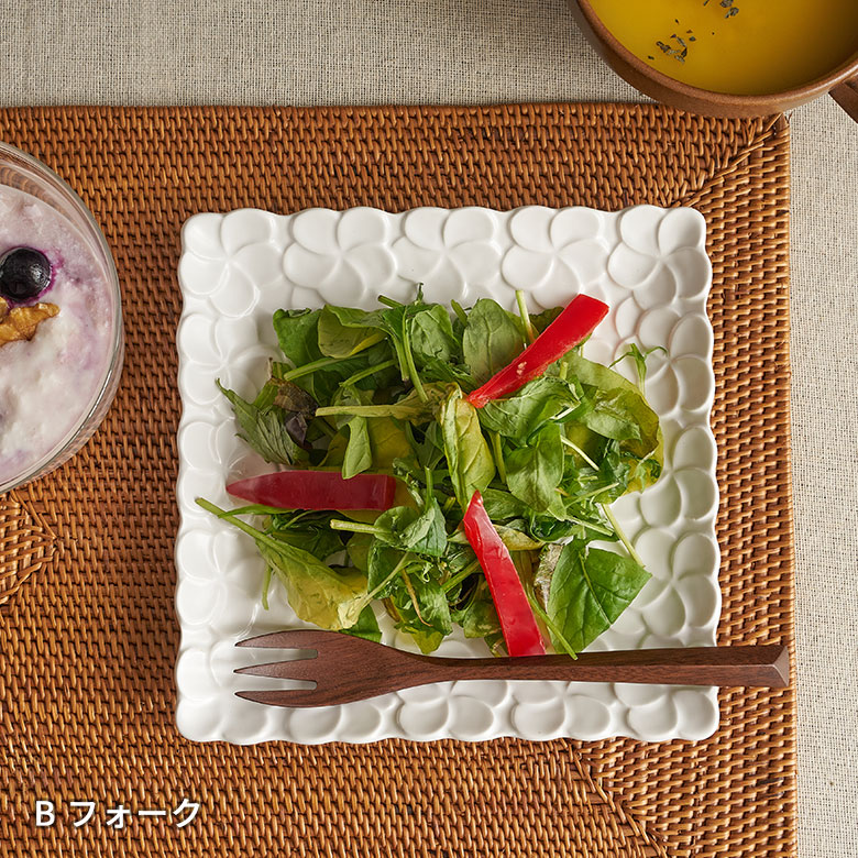 天然木のアジアンウォルナットは耐久性も高く、高級感のある質感