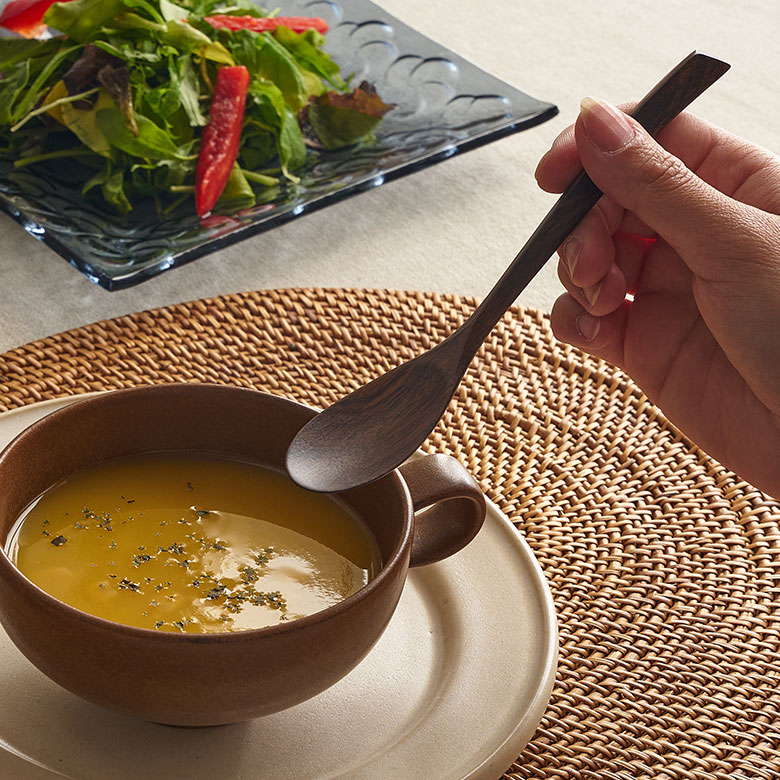 三角型で弓なりにカーブがかかった柄