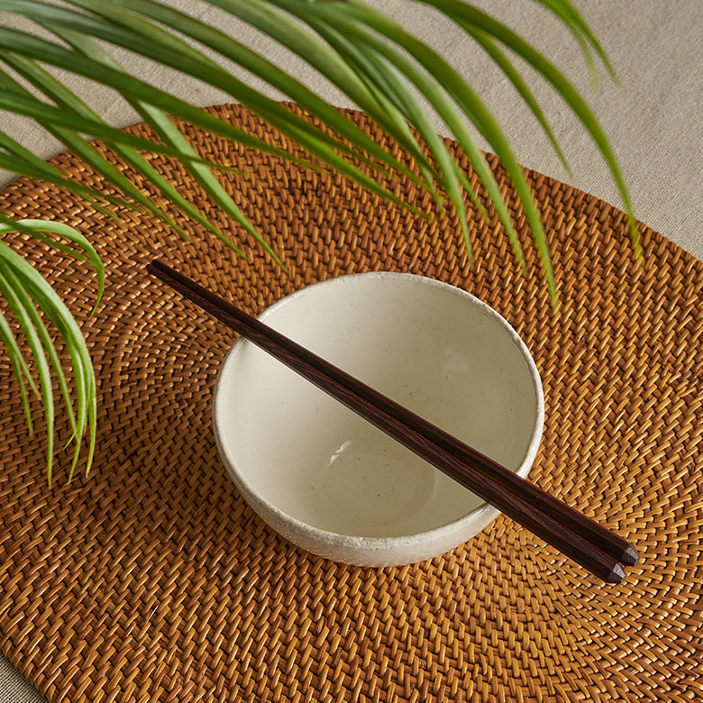 ミャンマーの職人によって一つ一つ丁寧な手仕事で削り出されたアイテム