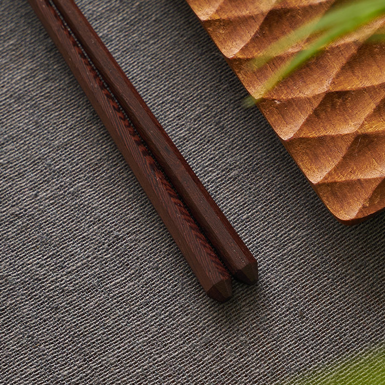 八角で転がりにくい、天然木の箸