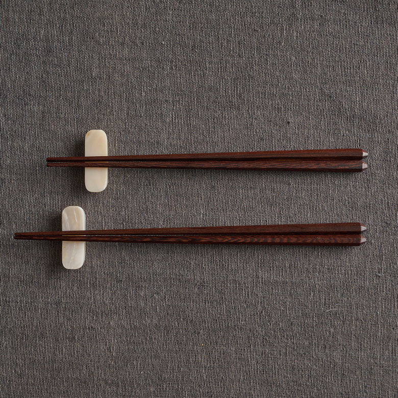 洗練されたシンプルデザインとナチュラルな素材感が魅力