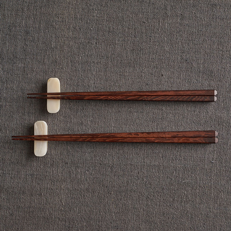 洗練されたシンプルデザインとナチュラルな素材感が魅力