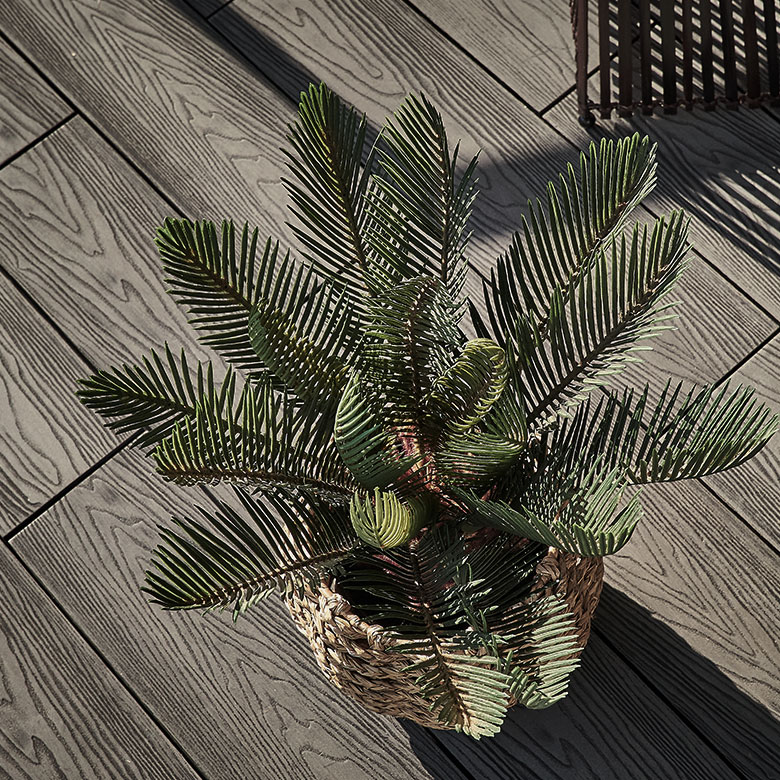 植物を育てるのが苦手な方でも、本物そっくりのフェイクグリーンなら気軽