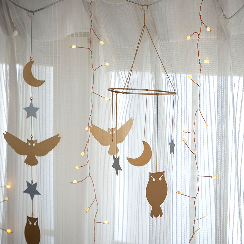 お部屋のワンポイントとして、ドアや壁、空間に吊り下げて