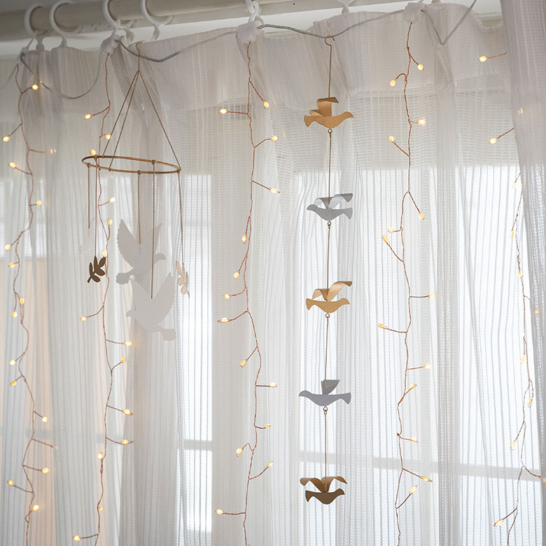 お部屋のワンポイントとして、ドアや壁、空間に吊り下げて