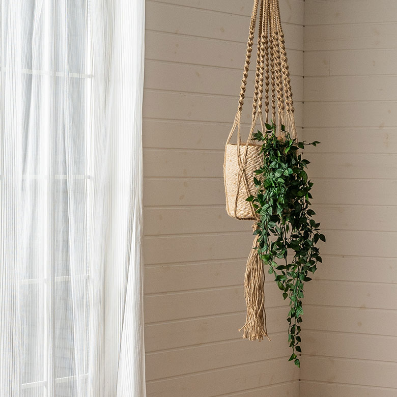 吊るして簡単にお洒落な空間に