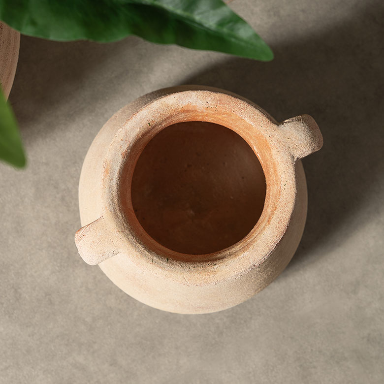 落ち着いた色合いのプランター