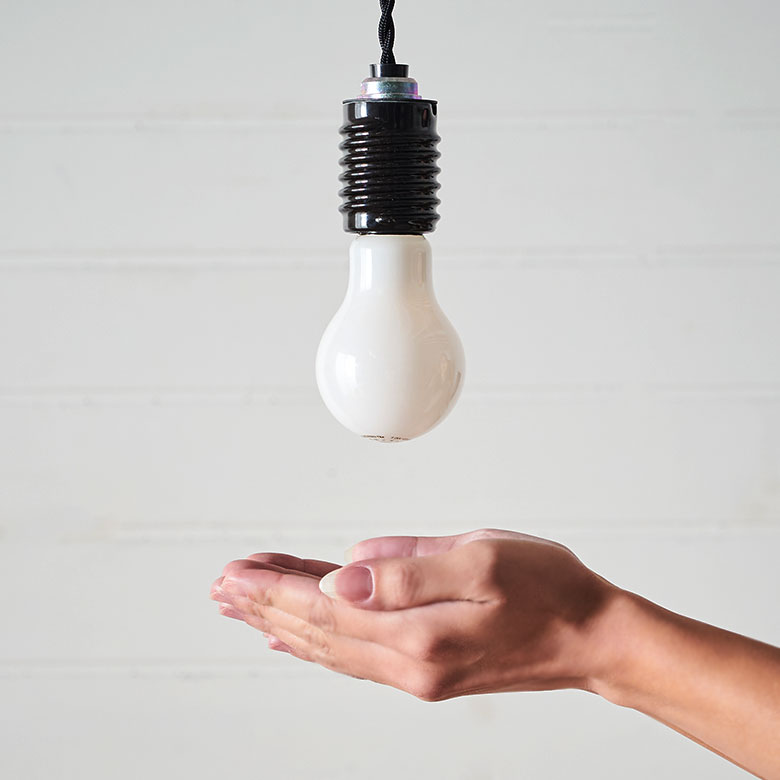 レトロな形がかわいいLED電球