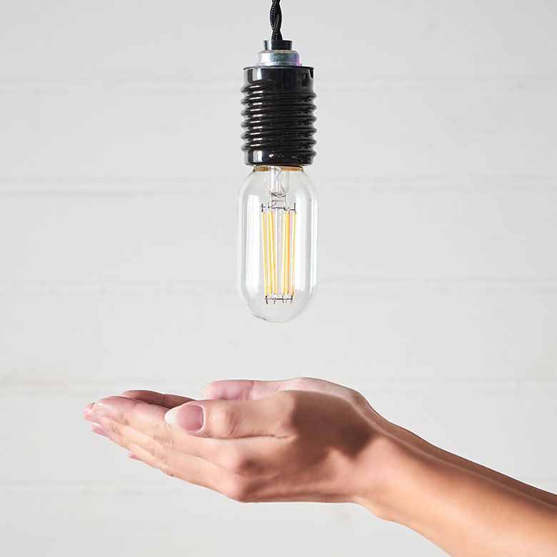 レトロな形がかわいいLED電球