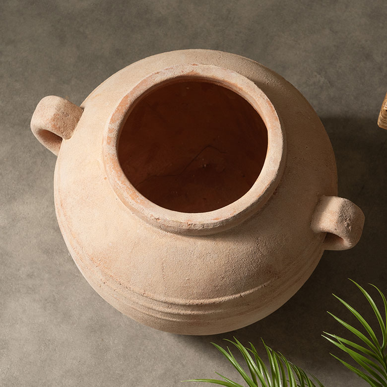 落ち着いた色合いのプランター