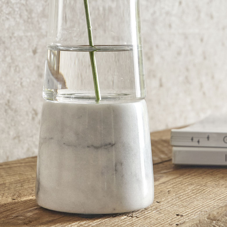 大理石とガラスのフラワーベース