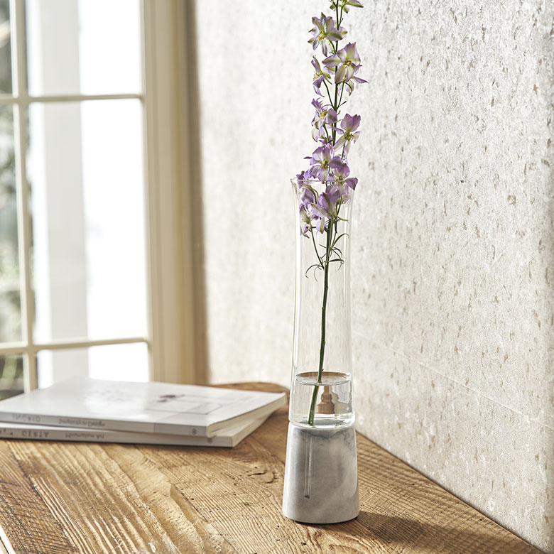 どんなインテリアにも馴染むフラワーベース