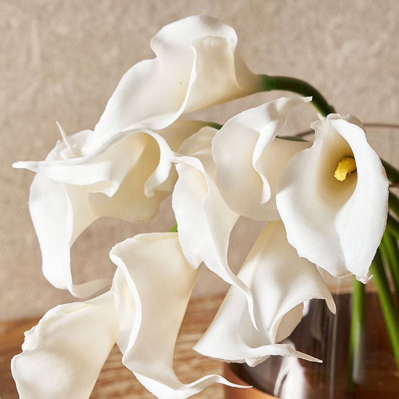 ホワイトカラーリリーのアーティフィシャルフラワー