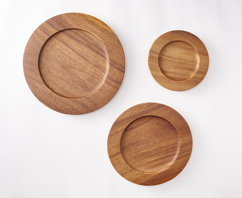 天然木を使用したプレート