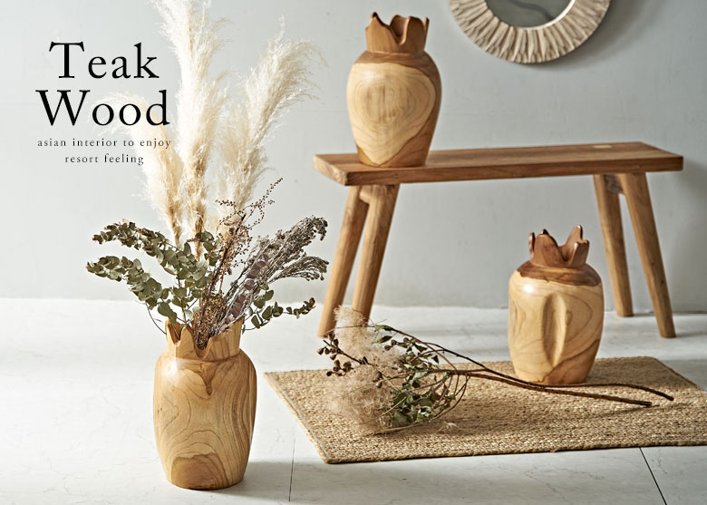 チークウッド。チーク材のインテリア。