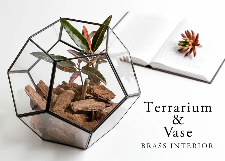 使い込むほどに経年変化を楽しめる真鍮素材のインテリア