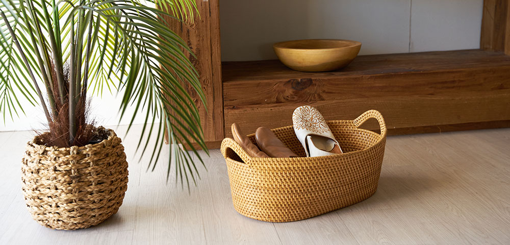 玄関まわりで活躍するバスケット
