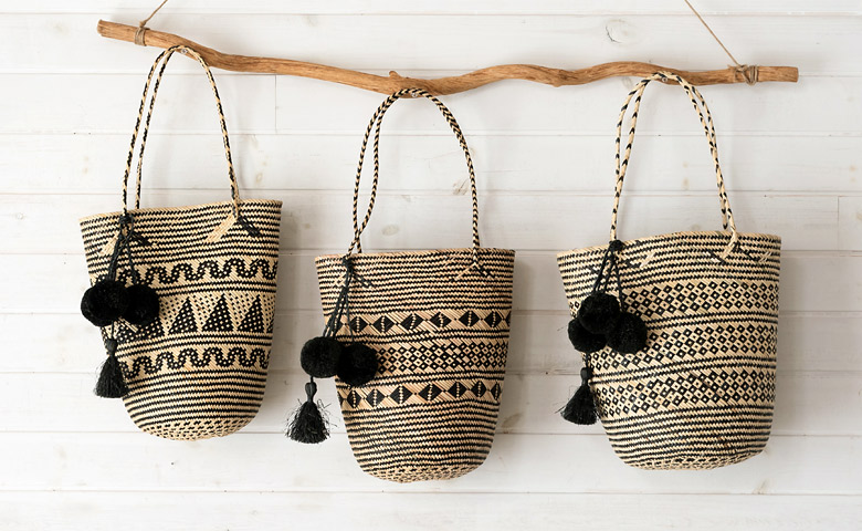 カリマンタン島の職人さんがひとつひとつ手編みしたカゴバッグ