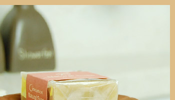 サウォウッドで出来たソープディッシュは綺麗でなめらかな木目と肌さわりが特徴的で天然素材の良さが存分に発揮されたアイテムです。