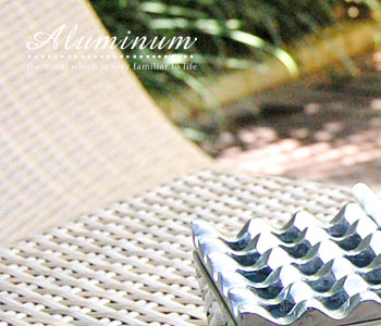 波のデザインがオシャレで機能的なアルミ製灰皿。