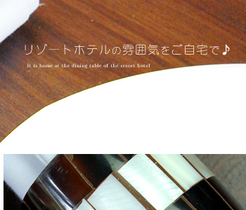 表面に天然の天然のシェルを薄くしたものを貼り付けています。それぞれの天然のシェルの光具合がきれいですね。