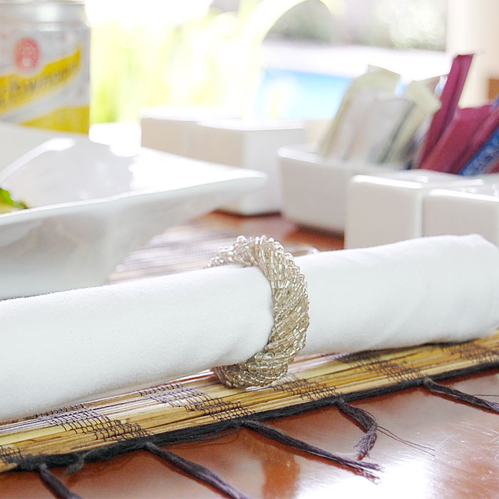 ビーズで作られた綺麗なアジアンナプキンリング クリアカラー