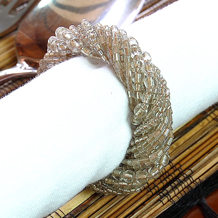 ビーズで作られた綺麗なアジアンナプキンリング クリアカラー