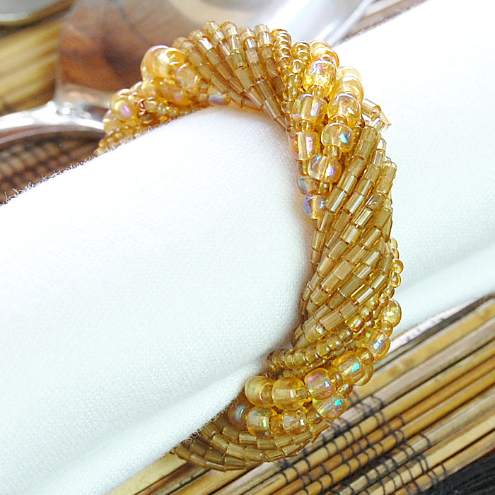 ビーズで作られた綺麗なアジアンナプキンリング ゴールドカラー