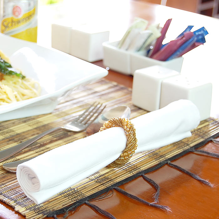 ビーズで作られた綺麗なアジアンナプキンリング ゴールドカラー