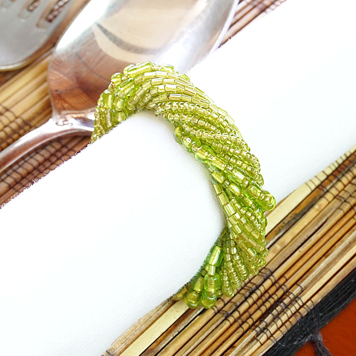 ビーズで作られた綺麗なアジアンナプキンリング グリーンカラー