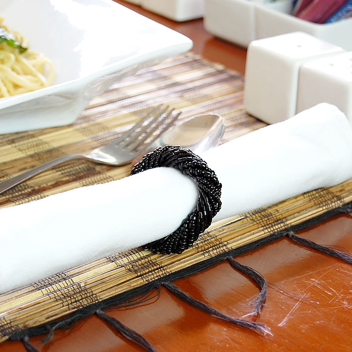 ビーズで作られた綺麗なアジアンナプキンリング ブラックカラー