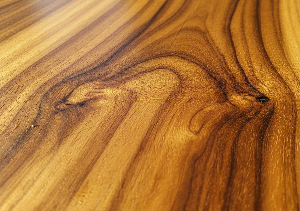 美しいチークウッドの木目