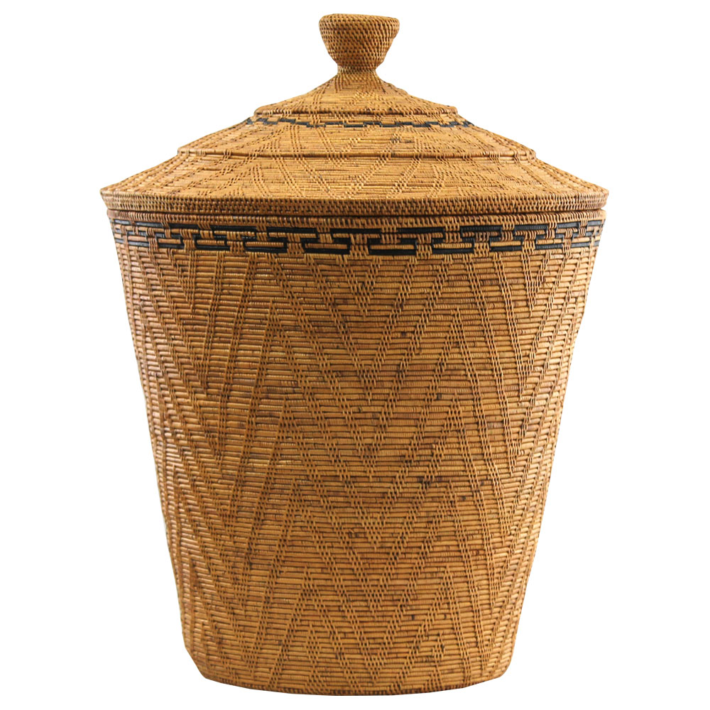 バリの職人が作ったアタのバスケット