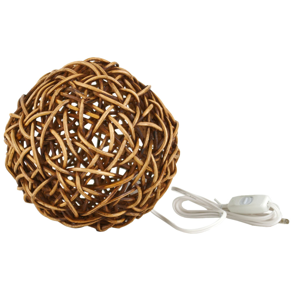 バリの職人が作ったラタンのランプ