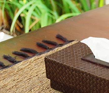 パンダンとウッドで出来たモダンなティッシュケースカバー。