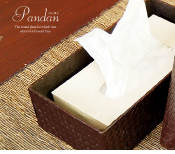 パンダンとウッドのティッシュケースカバーはフタを被せるタイプでとっても使いやすい♪