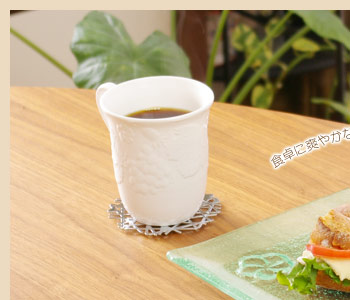 プルメリアの花がデザインされた綺麗なガラスプレート