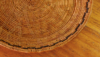 インパクトのある大きめサイズは、トレイやオブジェを飾るトレイにしても◎。