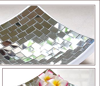 モザイクタイルのように並べて貼り付けたプレートは