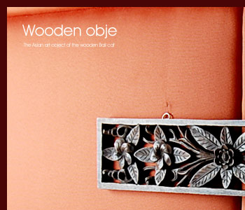 蓮の花をイメージした木製レリーフ。長方形の存在感溢れる木製のアジアンフラワーレリーフ