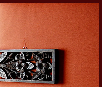 バリ島の職人が天然の木を使い、ひとつひとつ丁寧に彫り上げたハンドメイドのぬくもり感じるアジアンレリーフ。