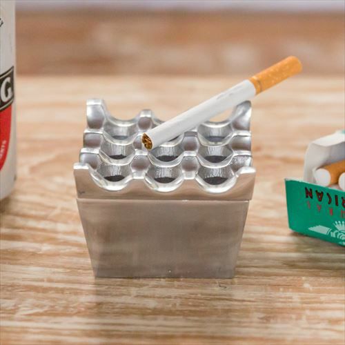 波型デザインのアルミ製灰皿[8801]【灰皿 おしゃれ 灰皿 フタ付