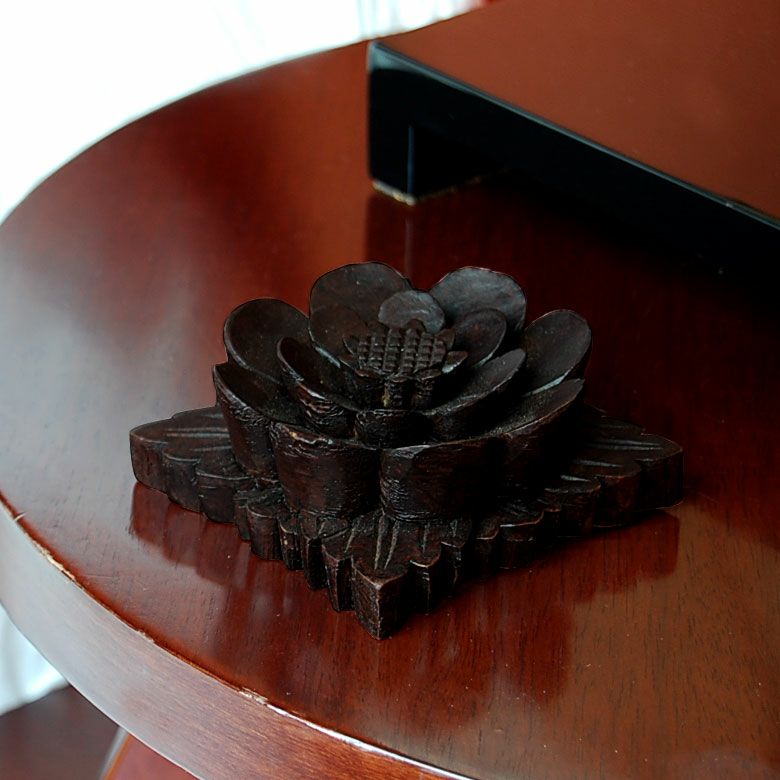 木彫りの可愛い アジアン レリーフ 9×9cm 壁掛け アート 飾り木彫りの