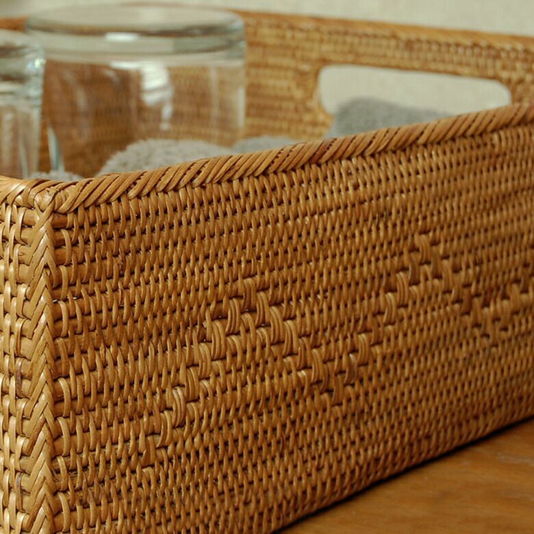 アタで編まれた少し大きな四角いトレイ型取っ手付きバスケット お盆