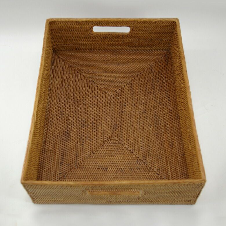 アタで編まれた少し大きな四角いトレイ型取っ手付きバスケット お盆