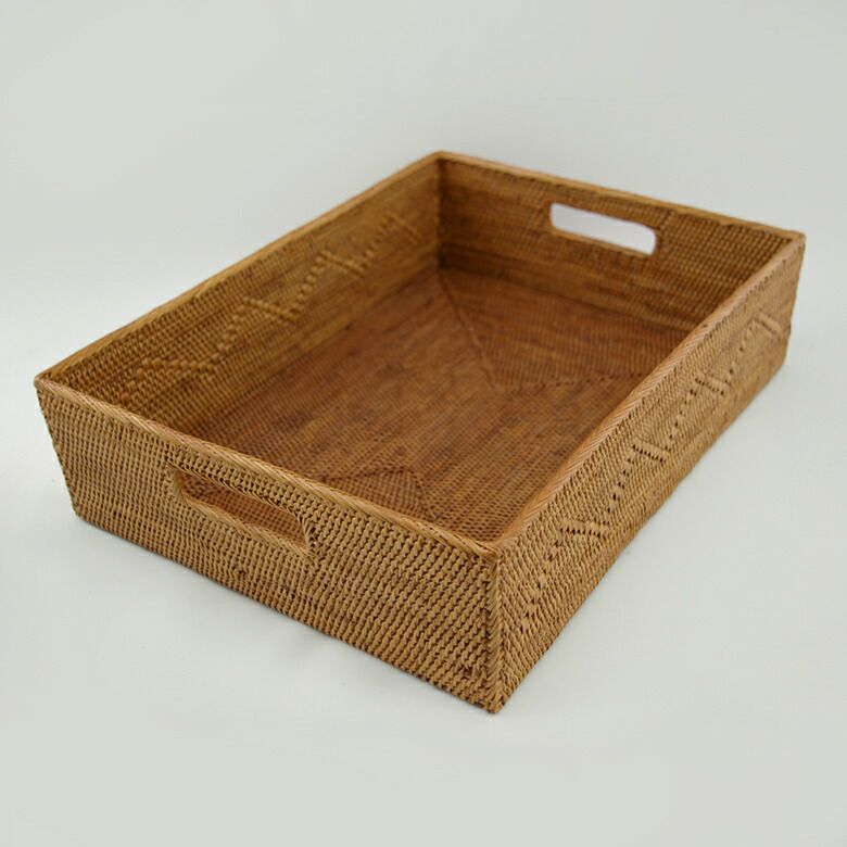 アタで編まれた少し大きな四角いトレイ型取っ手付きバスケット お盆